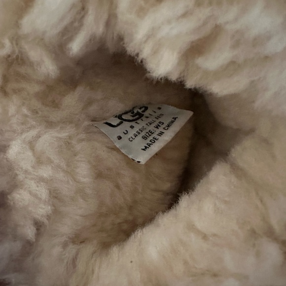 UGG Women’s Classic Tall Boot, Tan, Size 5 - Picture 8 of 9